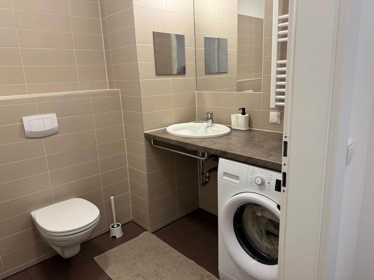 2br, Balcony, Central, Danube, U6 & S-bahn - Axara Housing Brn 38 Apartment
