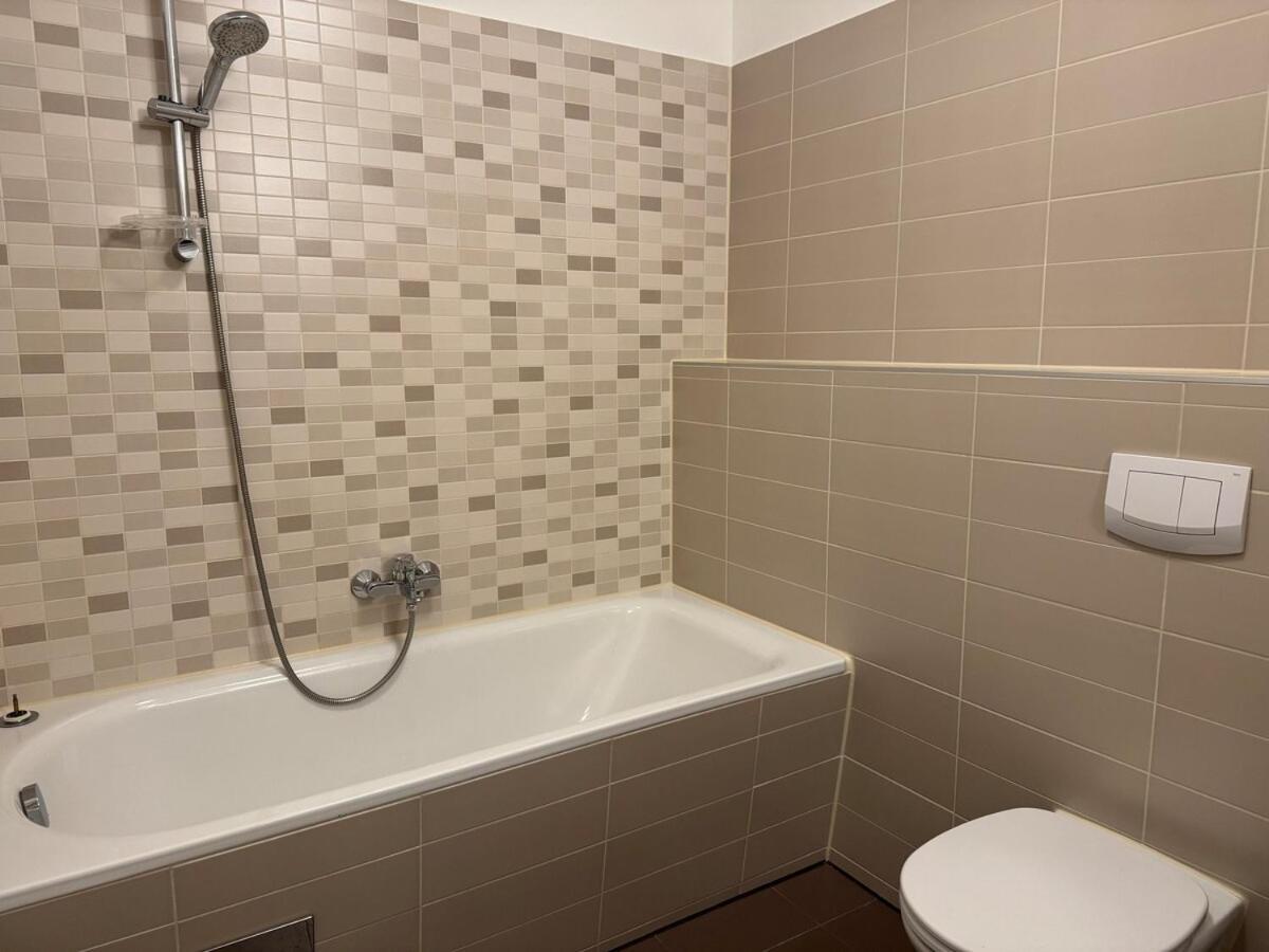 Apartment 2br, Balcony, Central, Danube, U6 & S-bahn - Axara Housing Brn 38 *